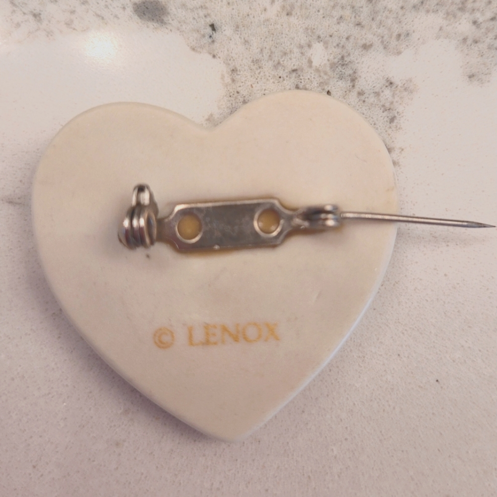 3/$10 Vintage Porcelain and 24k Gold Lenox Peace Dove Brooch - Picture 3 of 3